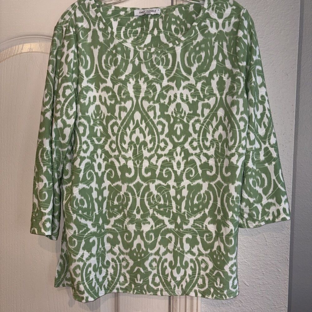 Emily Daniels Mint Green & White Floral 3/4 Sleeve Top. Large
